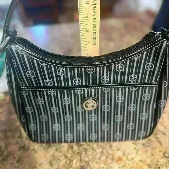 Giani Bernini Black and Gray Shoulder Bag. One Handle.  Very Clean Bag. EUC - Picture 14 of 16